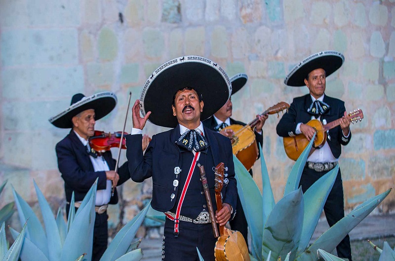 MARIACHI IN THE HEART OF GARIBALDI SQUARE 0002 - Habibi World Travel & Tour